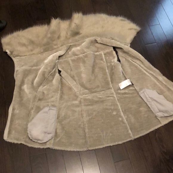 Faux fur and shearling vest - Picture 7 of 8